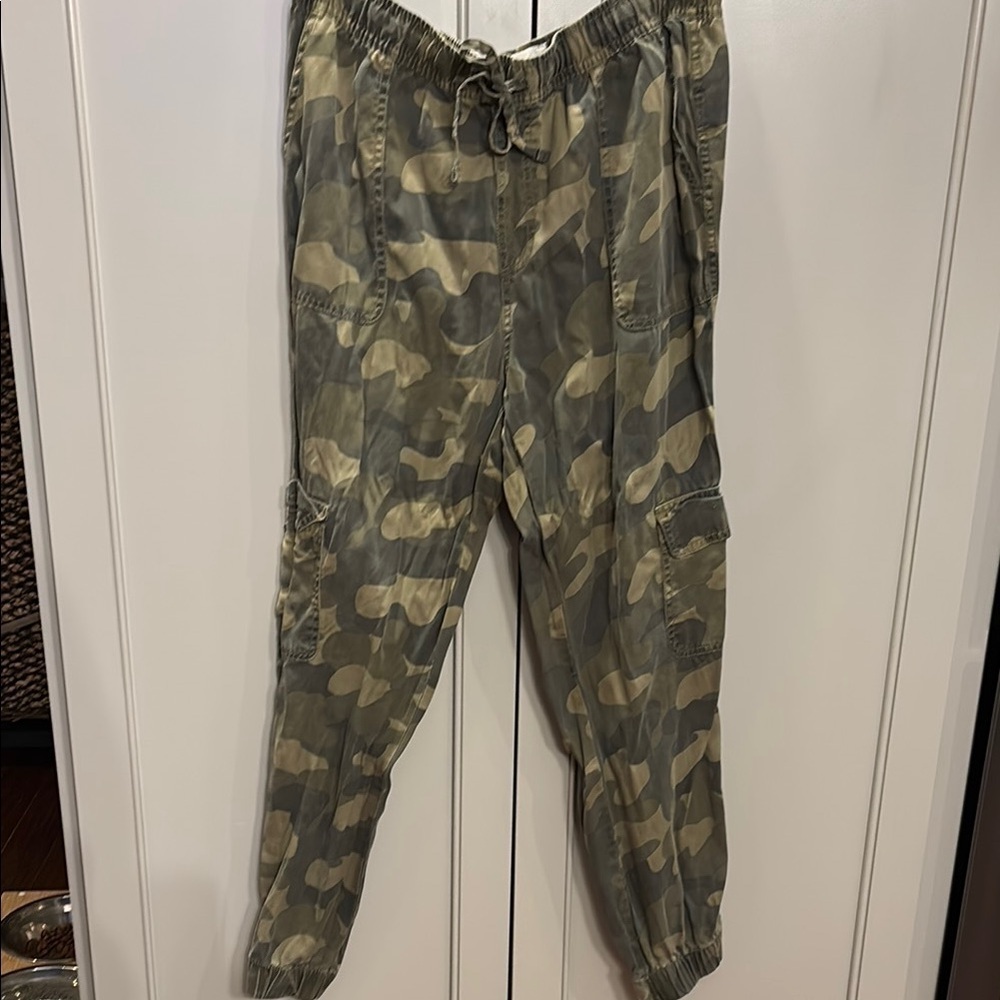 C&C California camo joggers sz lg